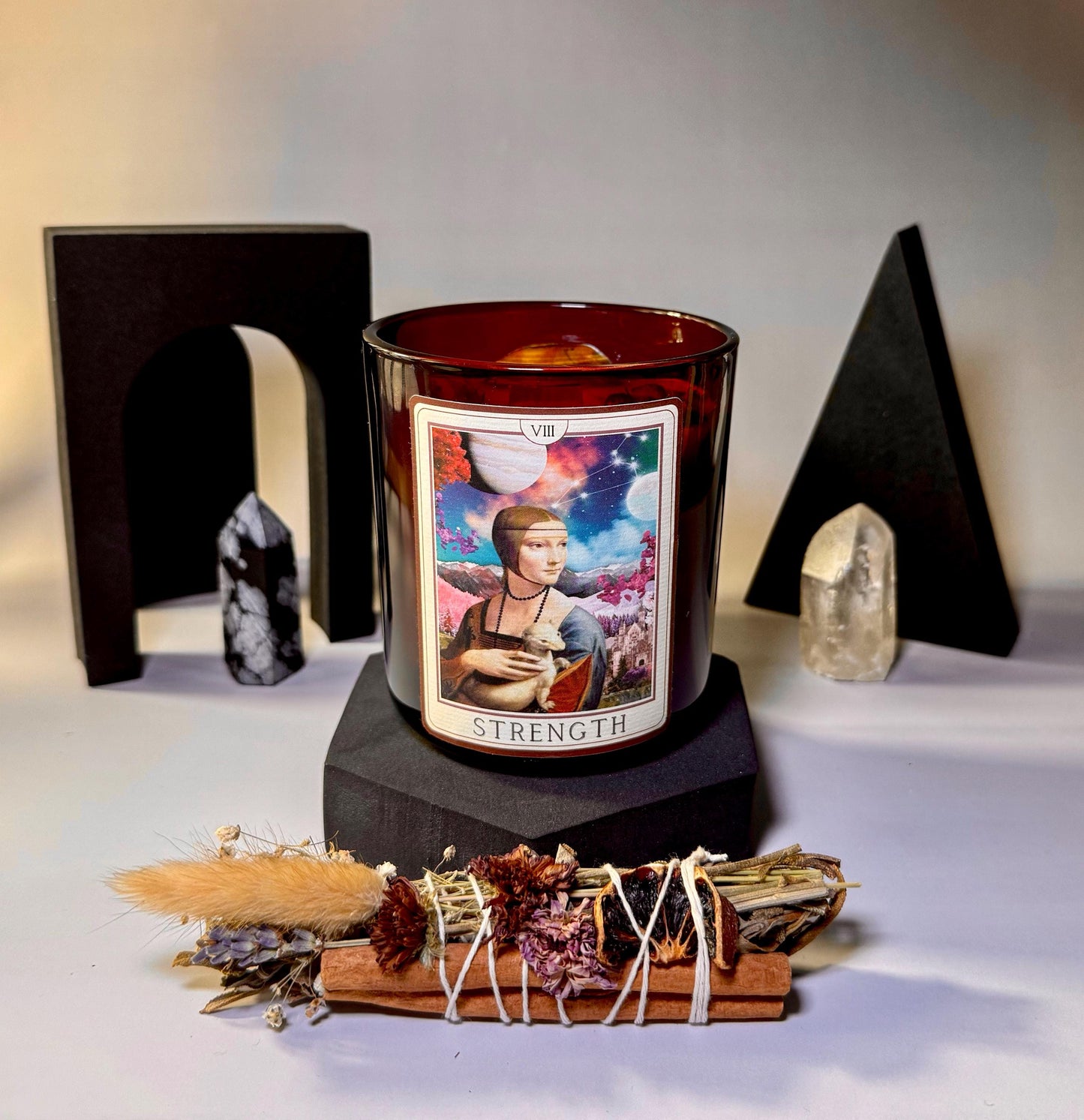 Strength Tarot Candle – Luxury Crystal Candle with Black Violet, Vetiver and Saffron – Empowering Gift for Inner Power and Resilience