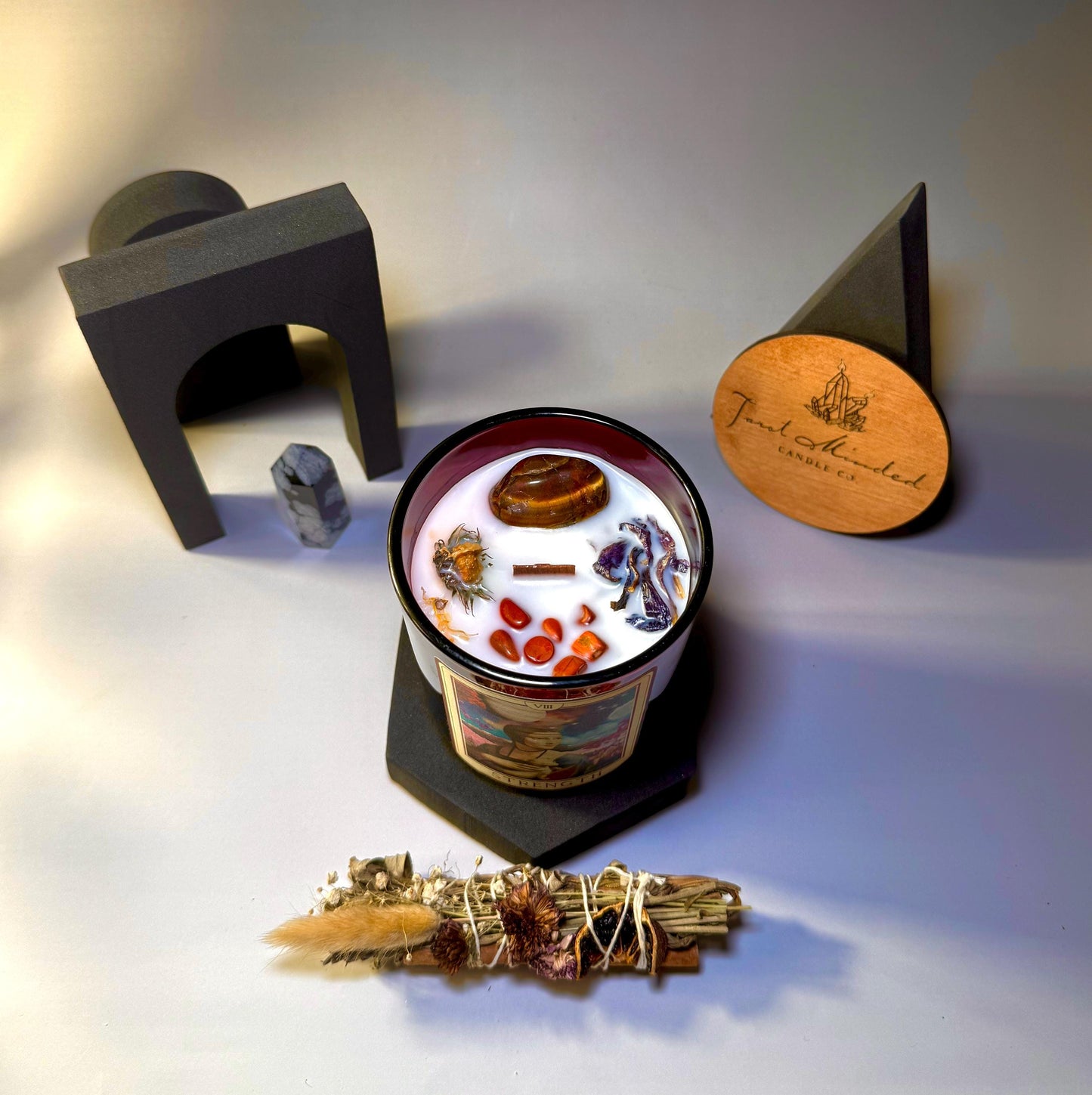 Strength Tarot Candle – Luxury Crystal Candle with Black Violet, Vetiver and Saffron – Empowering Gift for Inner Power and Resilience